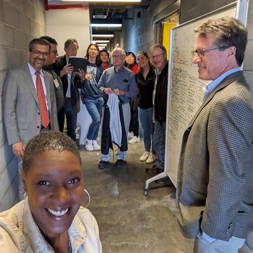 Shayla Sawyer takes selfie with the participants of the Alumni Weekend panel